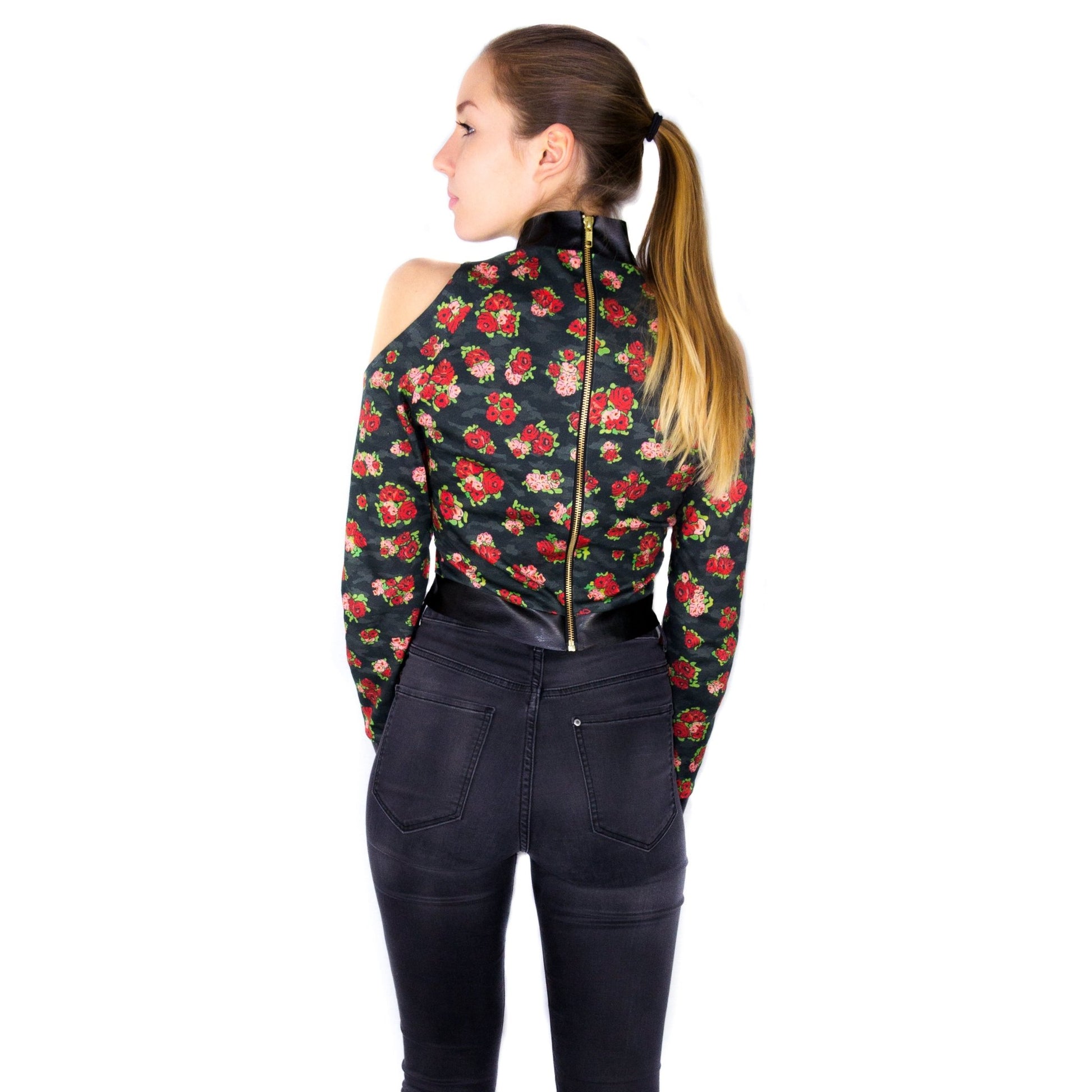 Crop Top aus Jersey mit freien Schultern "ROSES" - schwarz - Manuel Essl Design